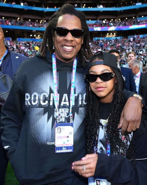 Jay-Z et sa fille, Blue Ivy Carter, au Super Bowl LVII, le 12 février 2023, à Glendale, Arizona | Kevin Mazur/Getty Images for Roc Nation