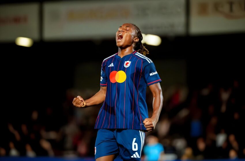 Célébration de Melchie Dumornay suite à la victoire de l'OL Féminin, face à Arsenal ce Mardi 7 Octobre 2025, grâce à son doublé | © Photo : OL Féminin
