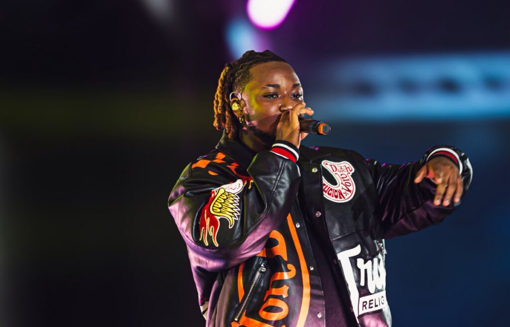 Teddy Hashtag lors de son premier concert, au El Rancho Convetion Center le 22 novembre 2025 | © Photo : Tino Pandache