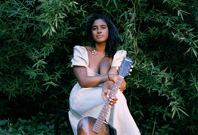 La musicienne haïtiano-américaine Leyla McCalla s'est produite lors de la 98e cérémonie des Oscars | © Photo : Chris Scheurich