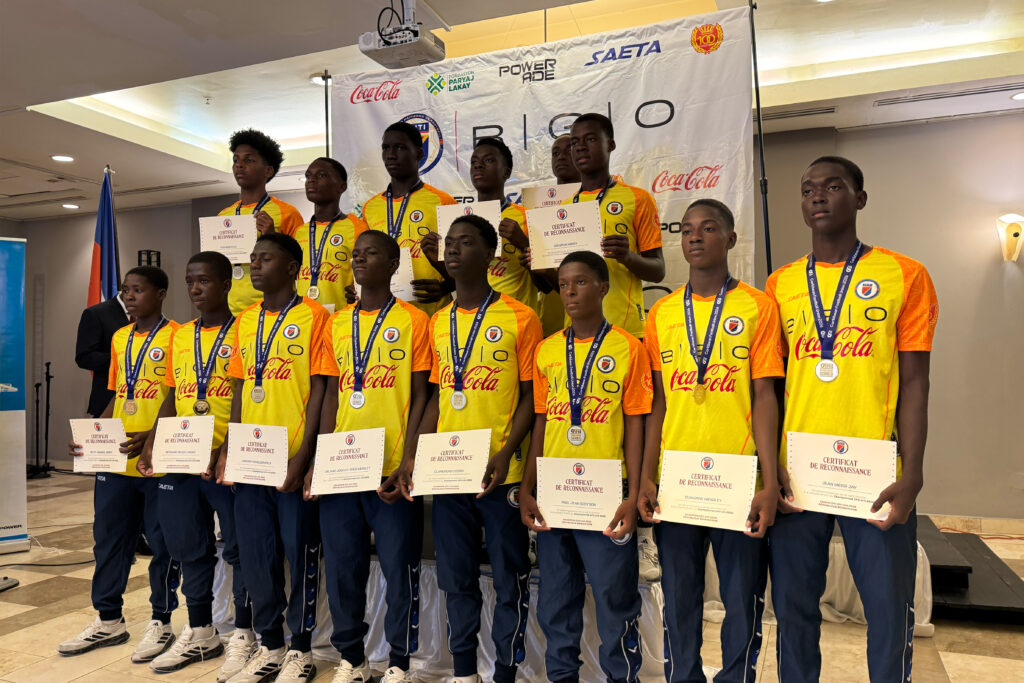 Les jeunes Grenadiers U-14 célébrés à l’hôtel Karibe après leur sacre caribéen