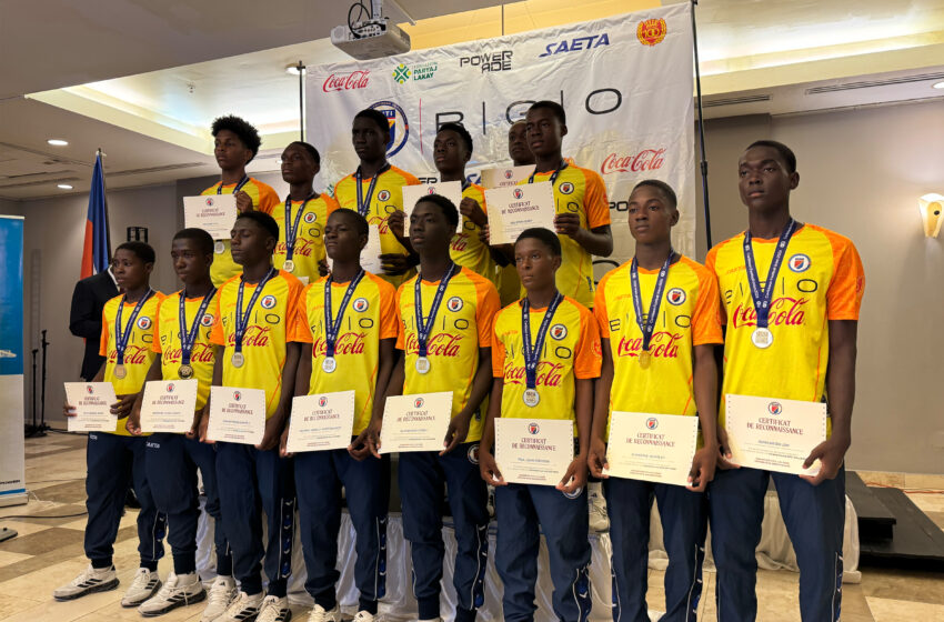  Les jeunes Grenadiers U-14 célébrés à l’hôtel Karibe après leur sacre caribéen