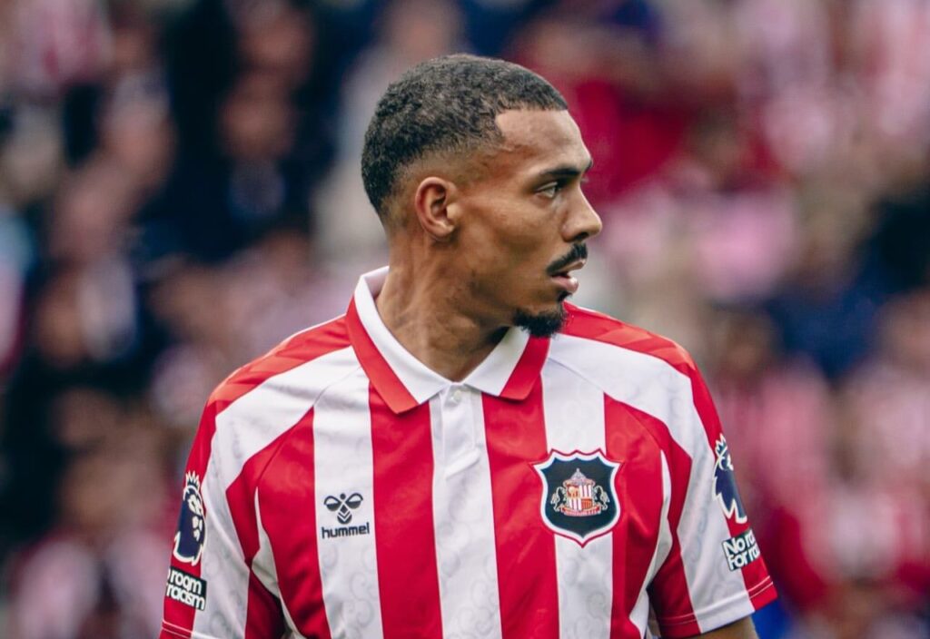 Wilson Isidor blessé : l’attaquant haïtien toujours incertain avec Sunderland