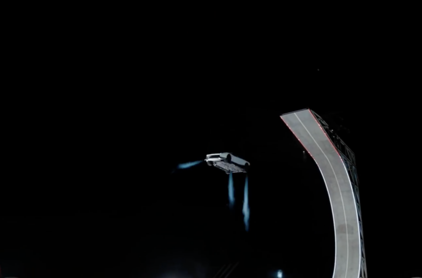Tesla dévoile une voiture électrique capable de s’élever dans les airs